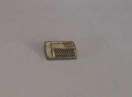 PARTS ONLY - Clue Seinfeld Board Game - (1) Label Maker Pewter Weapon Only